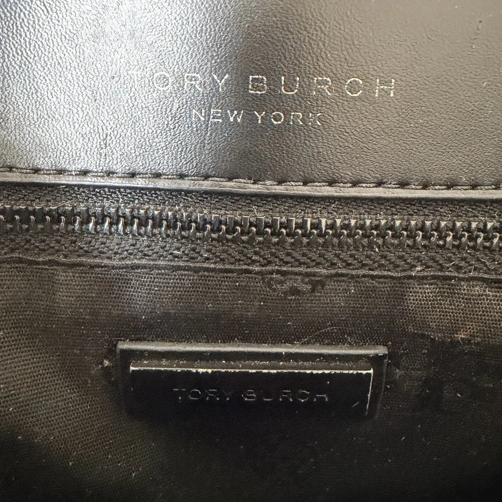 Tory Burch Willa Quilted Leather Shoulder Bag in Black with Chain Strap